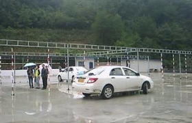 乌兰察布驰骋驾校