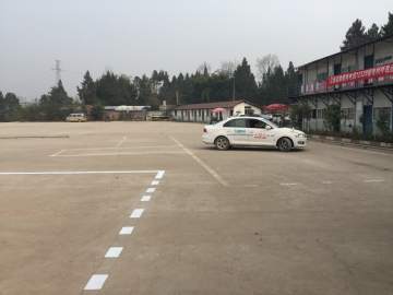 名驰驾校