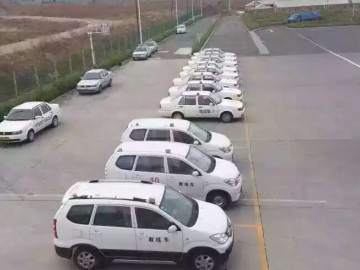 鸿城驾校