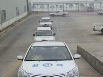 华坚驾校