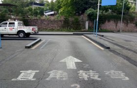 重庆龙坝驾校