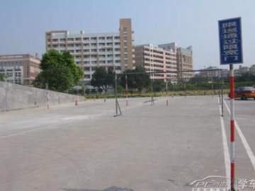 光达驾校