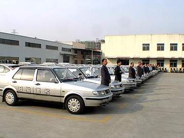 越冠驾校