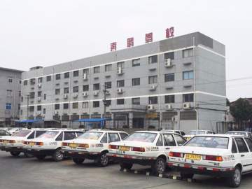 奔腾驾校