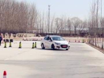 亚飞驾校