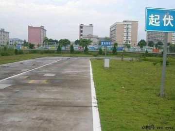 万里行驾校